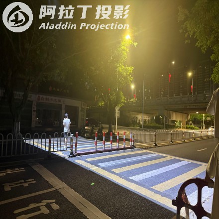 深圳至梅州投影灯智能交通调试圆满完成：高清高亮夜间方案获客户认可